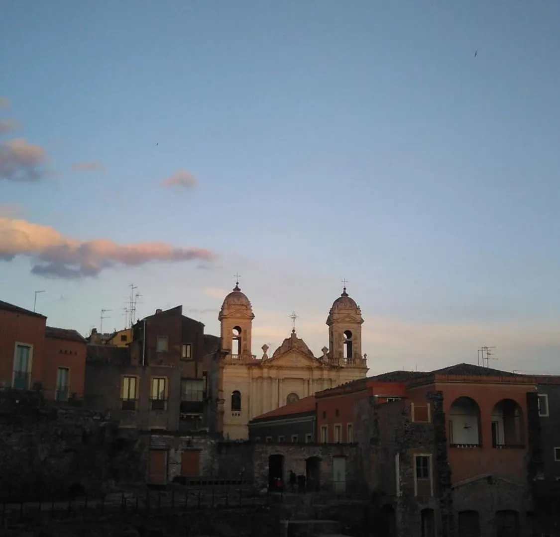 The Yellow House Catania 0*,